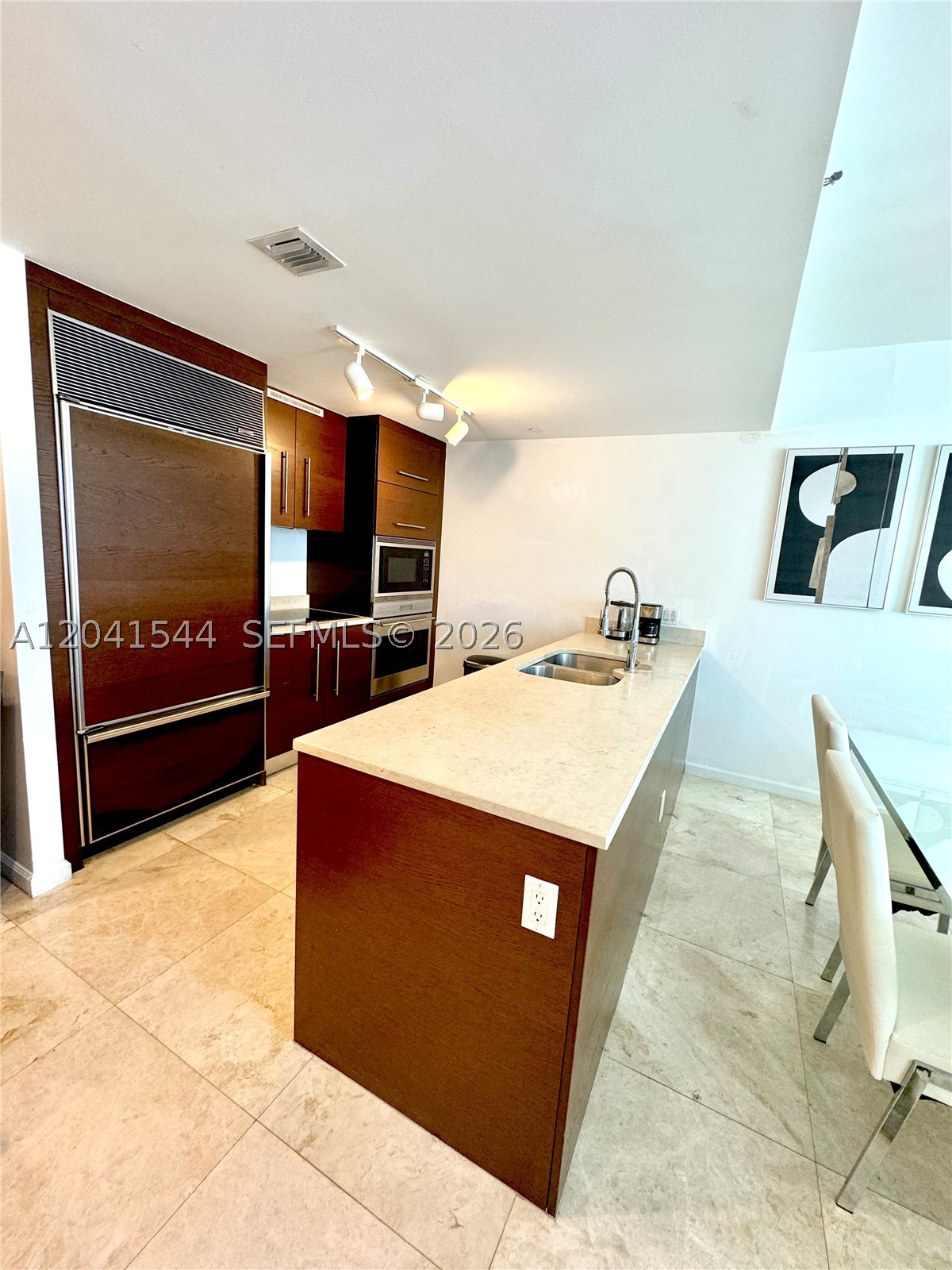 475 Brickell Ave #2512, Miami FL 33131