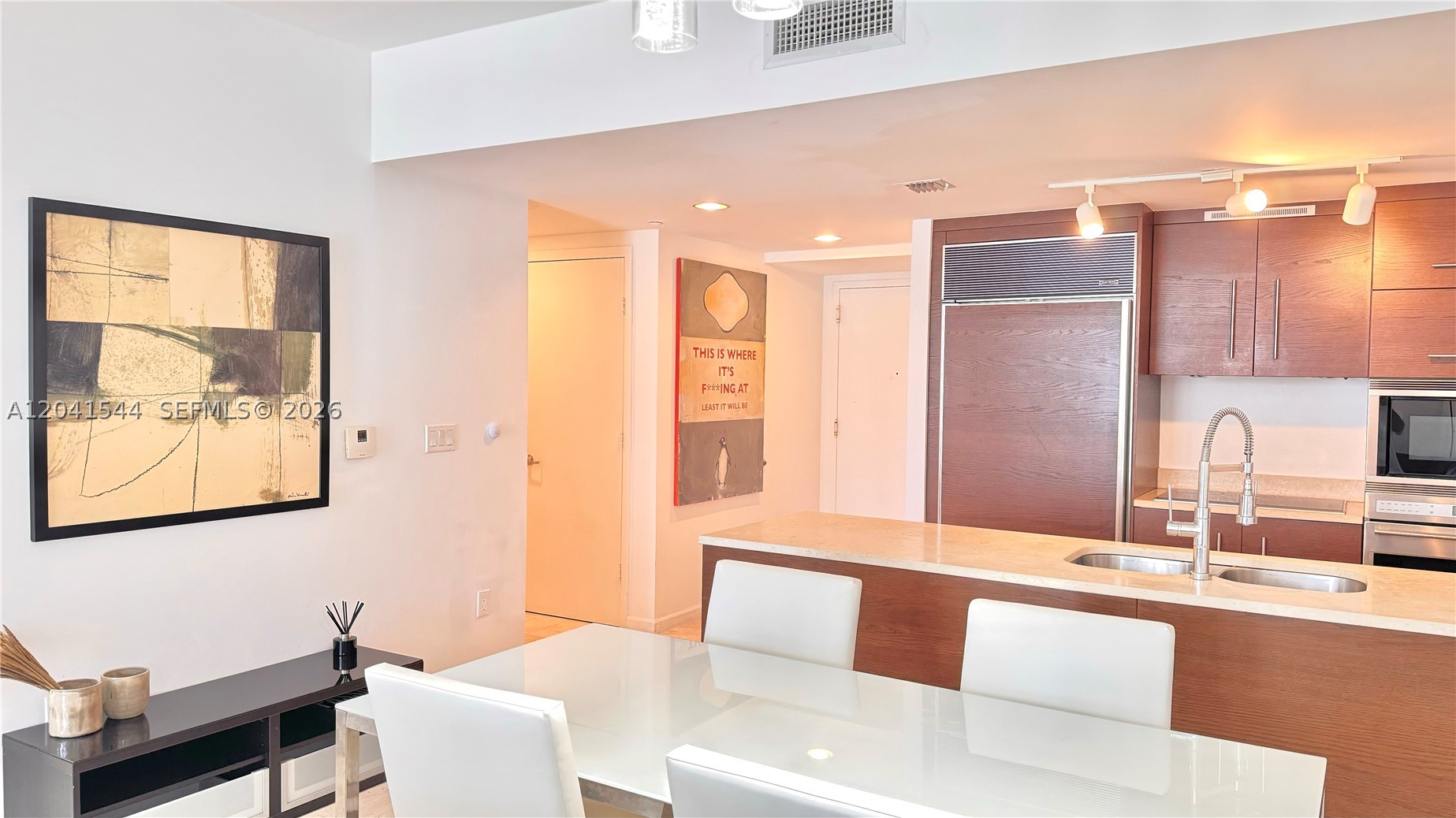 475 Brickell Ave #2512, Miami FL 33131