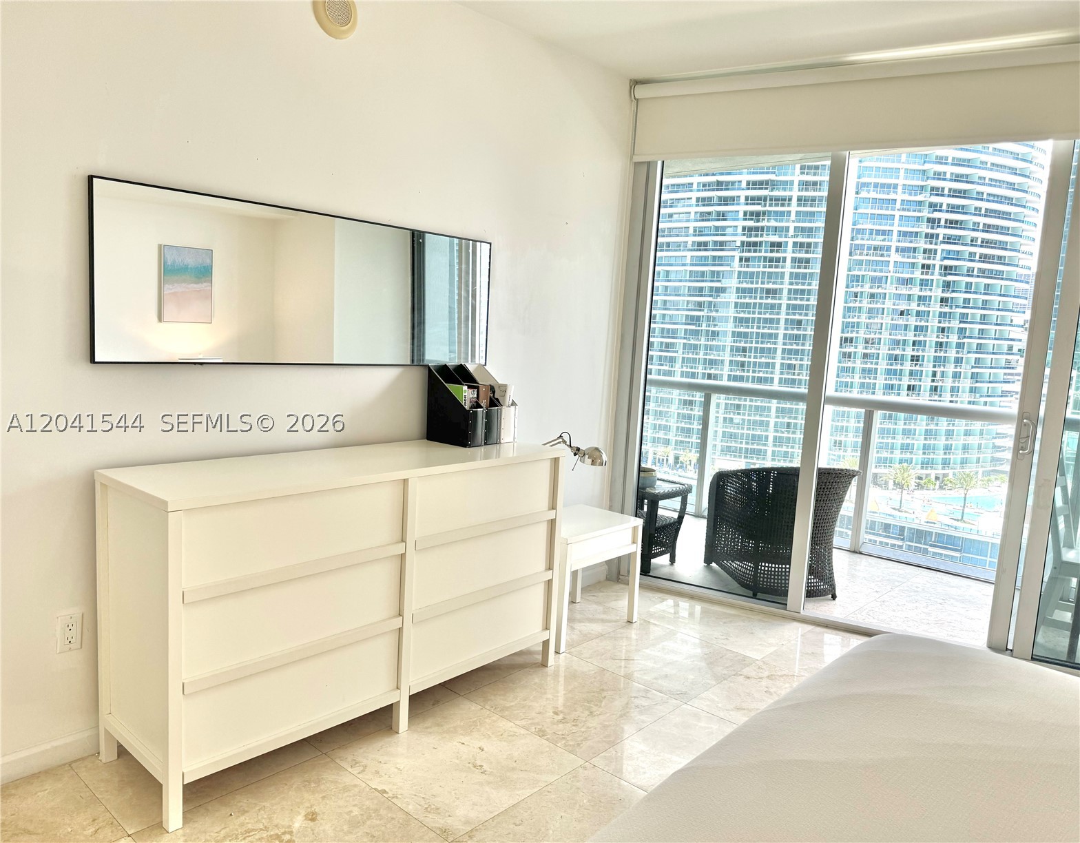 475 Brickell Ave #2512, Miami FL 33131