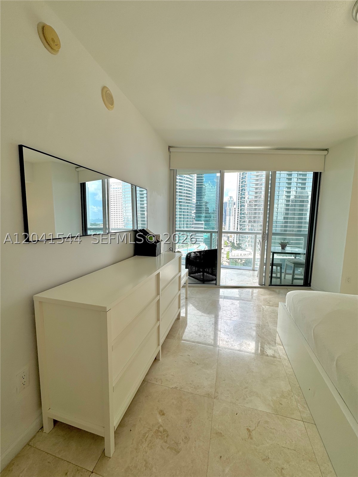 475 Brickell Ave #2512, Miami FL 33131