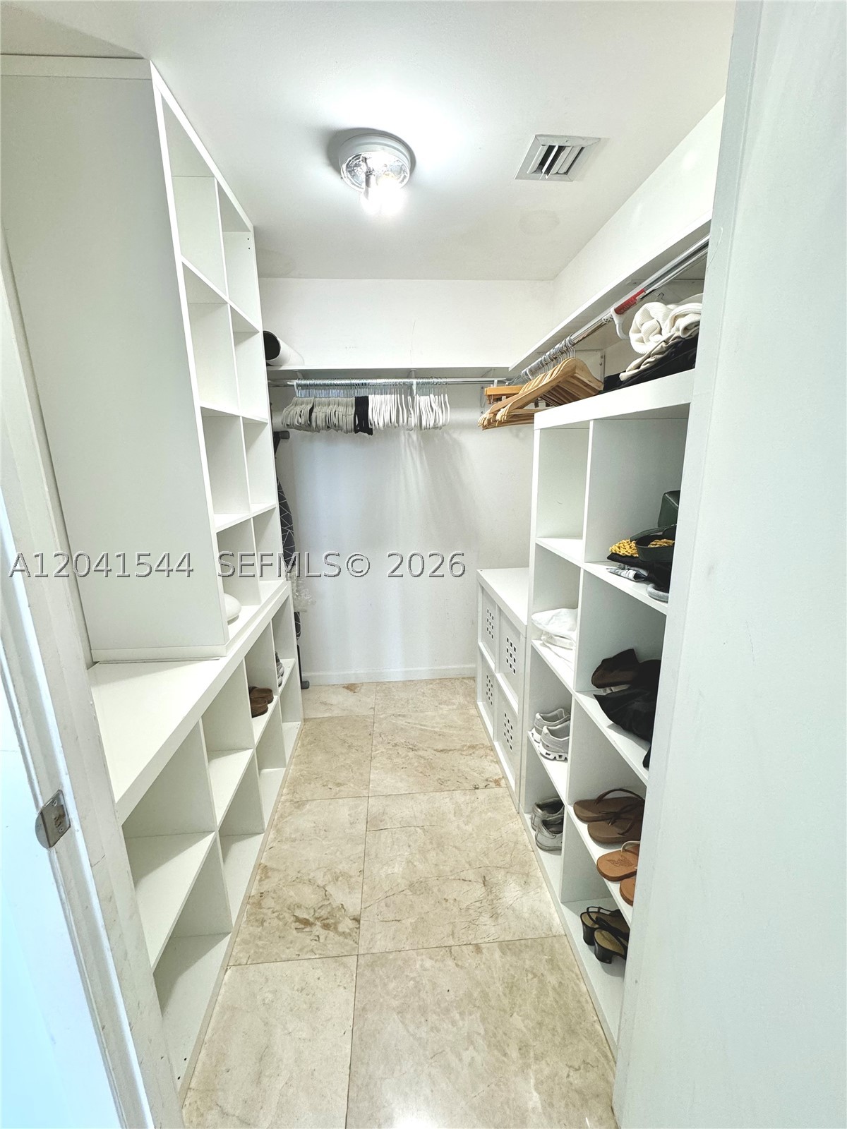 475 Brickell Ave #2512, Miami FL 33131