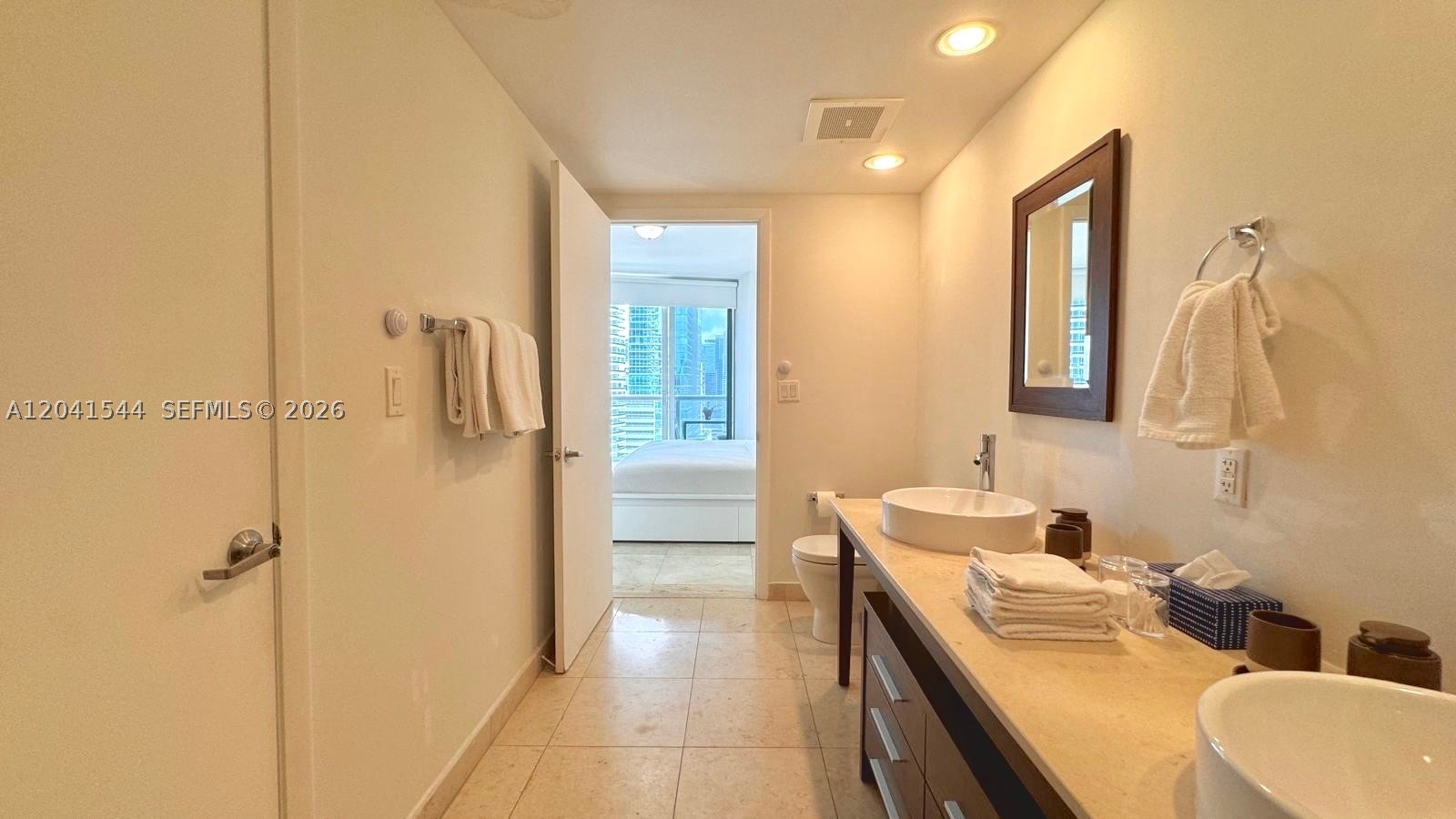 475 Brickell Ave #2512, Miami FL 33131