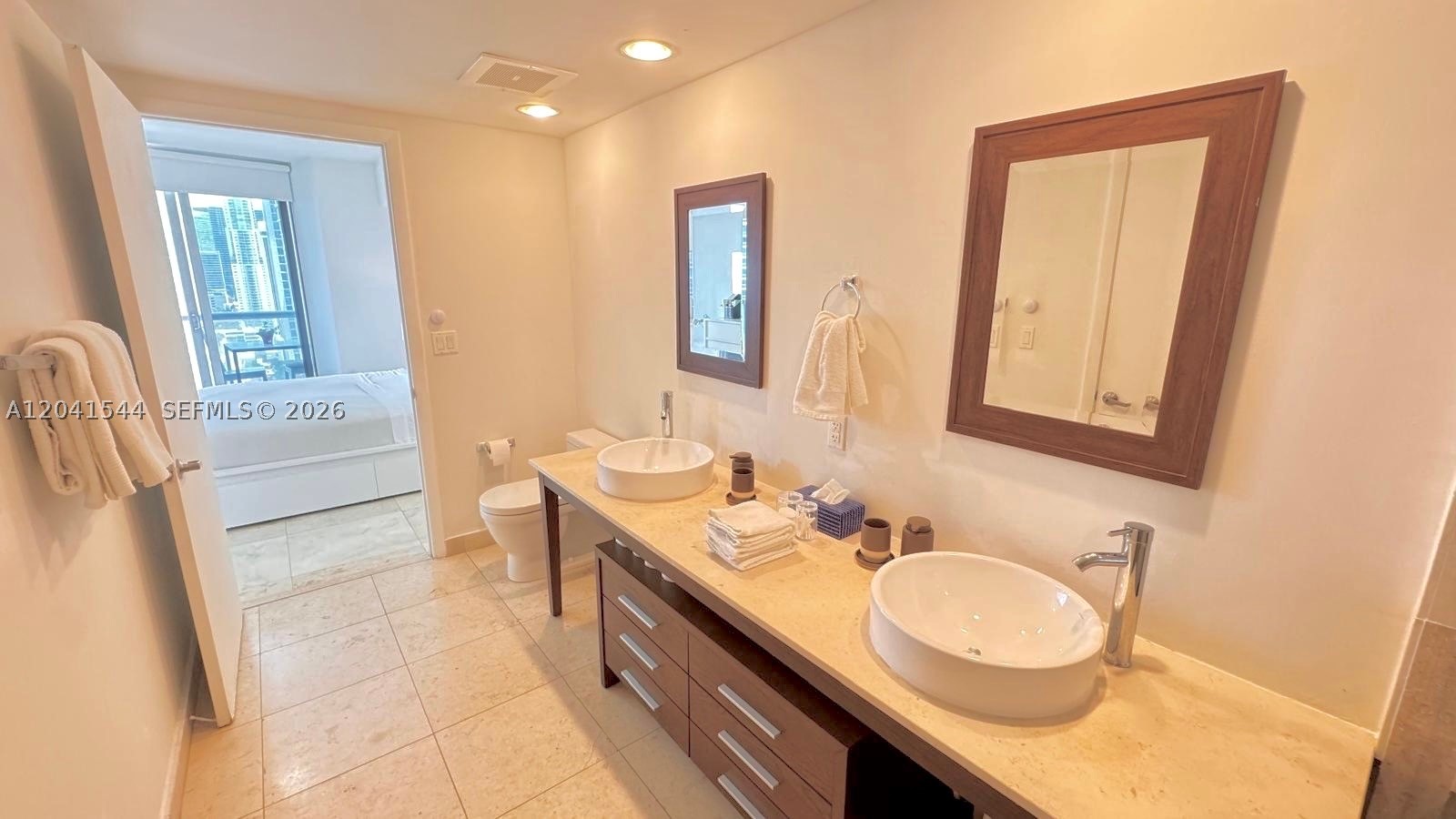 475 Brickell Ave #2512, Miami FL 33131
