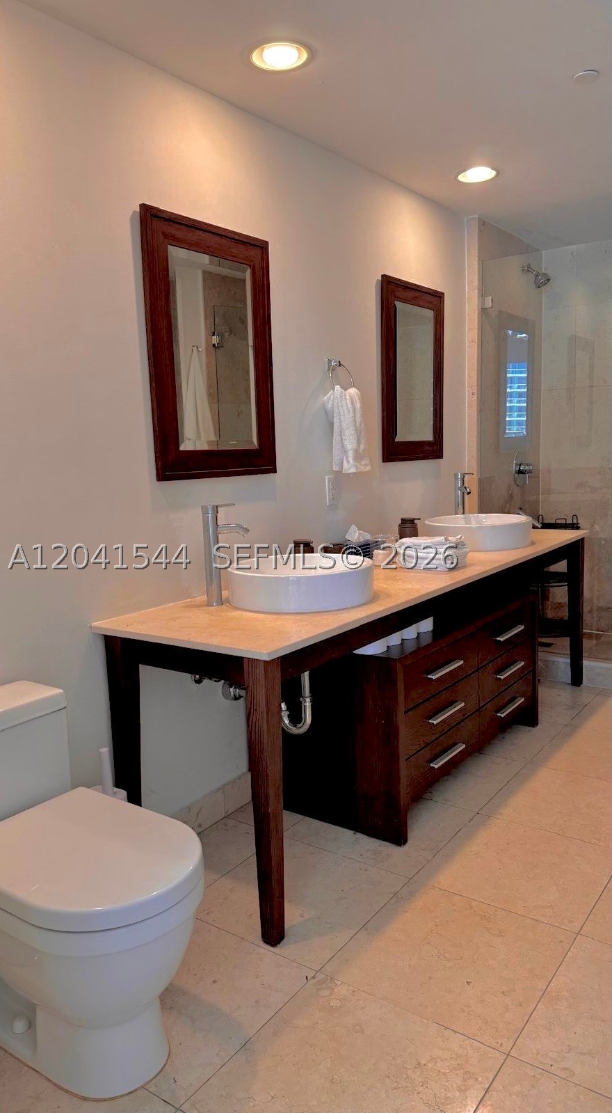 475 Brickell Ave #2512, Miami FL 33131