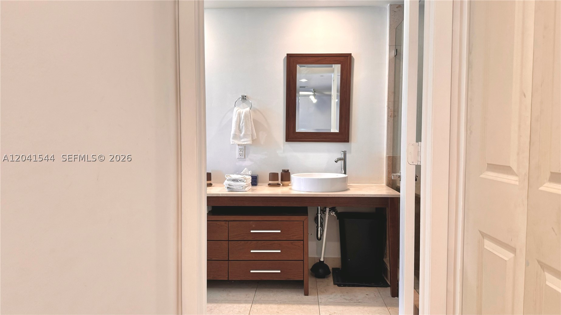 475 Brickell Ave #2512, Miami FL 33131