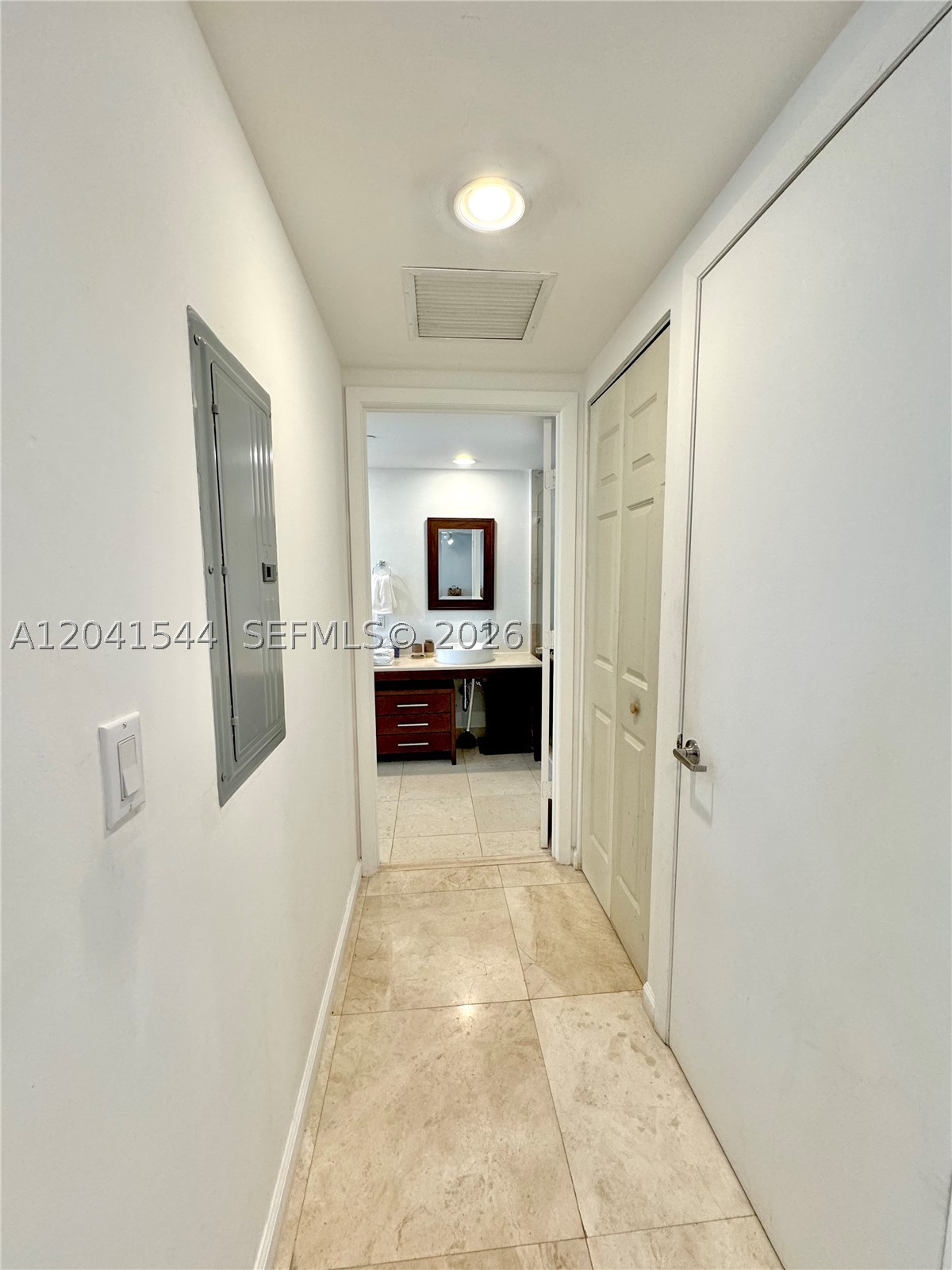 475 Brickell Ave #2512, Miami FL 33131