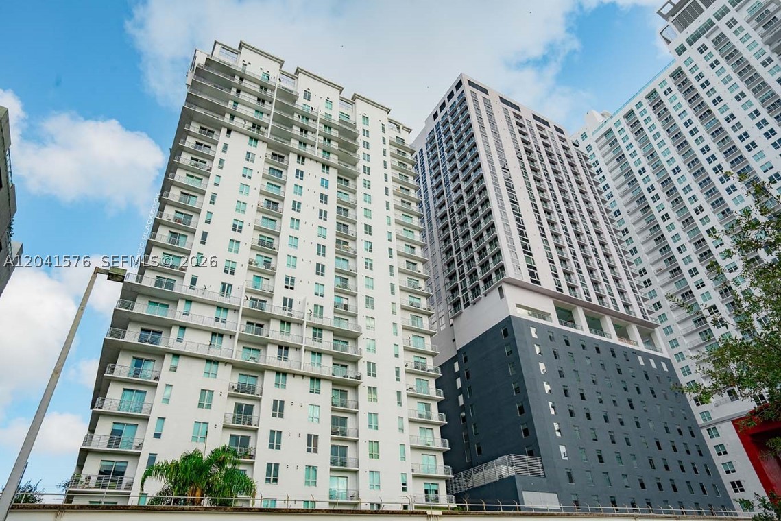 234 NE 3rd St #1404, Miami FL 33132