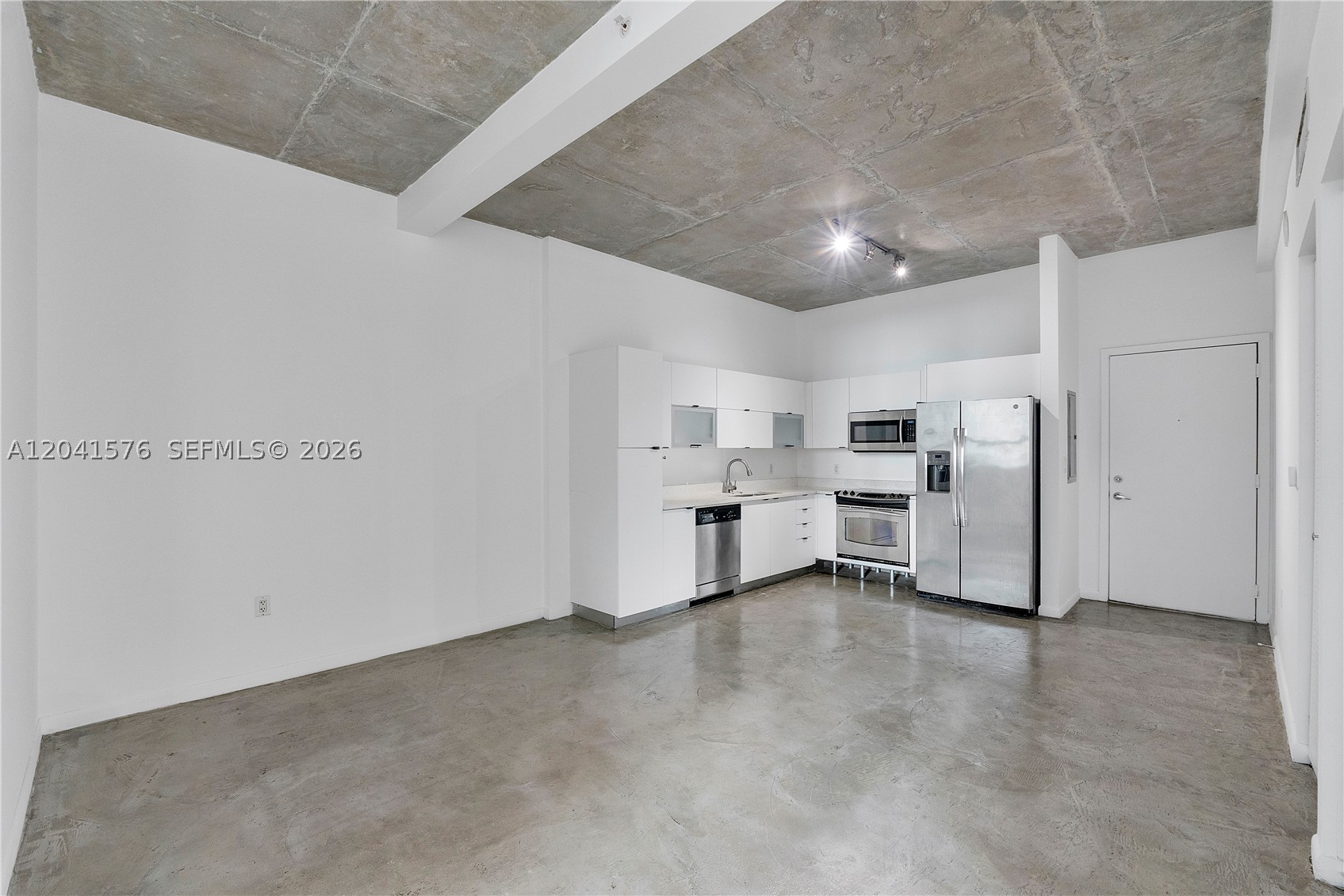 234 NE 3rd St #1404, Miami FL 33132