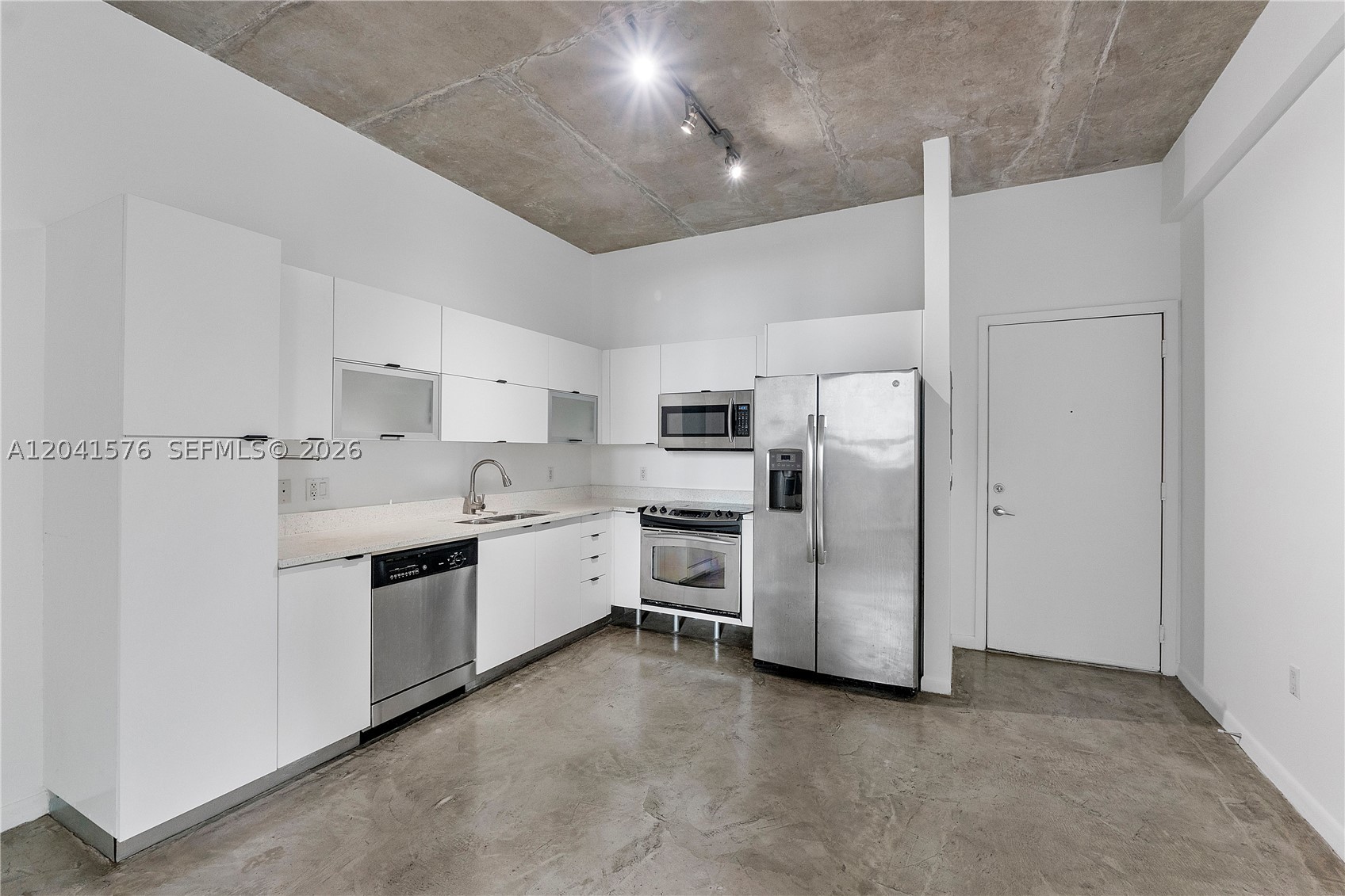 234 NE 3rd St #1404, Miami FL 33132
