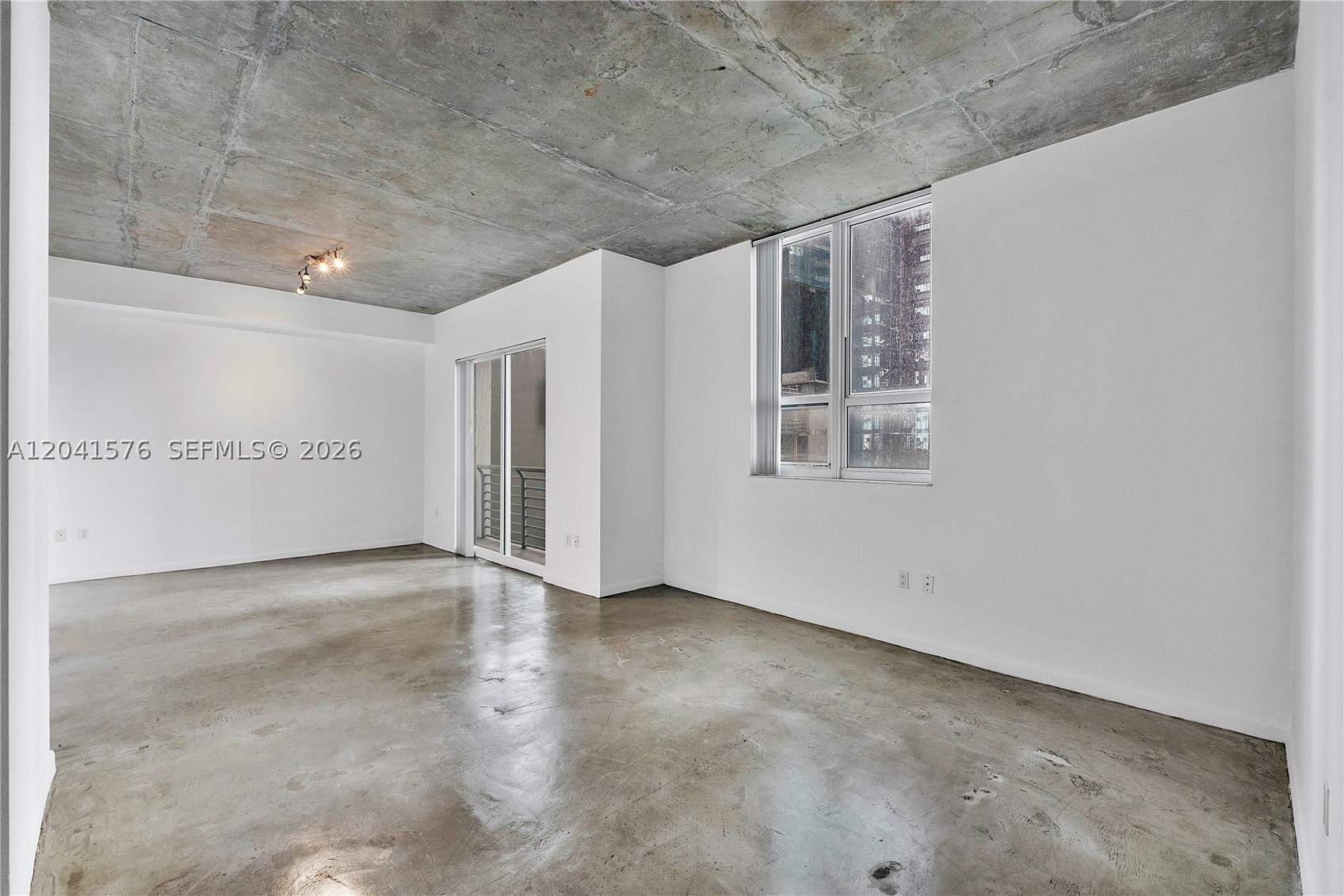 234 NE 3rd St #1404, Miami FL 33132