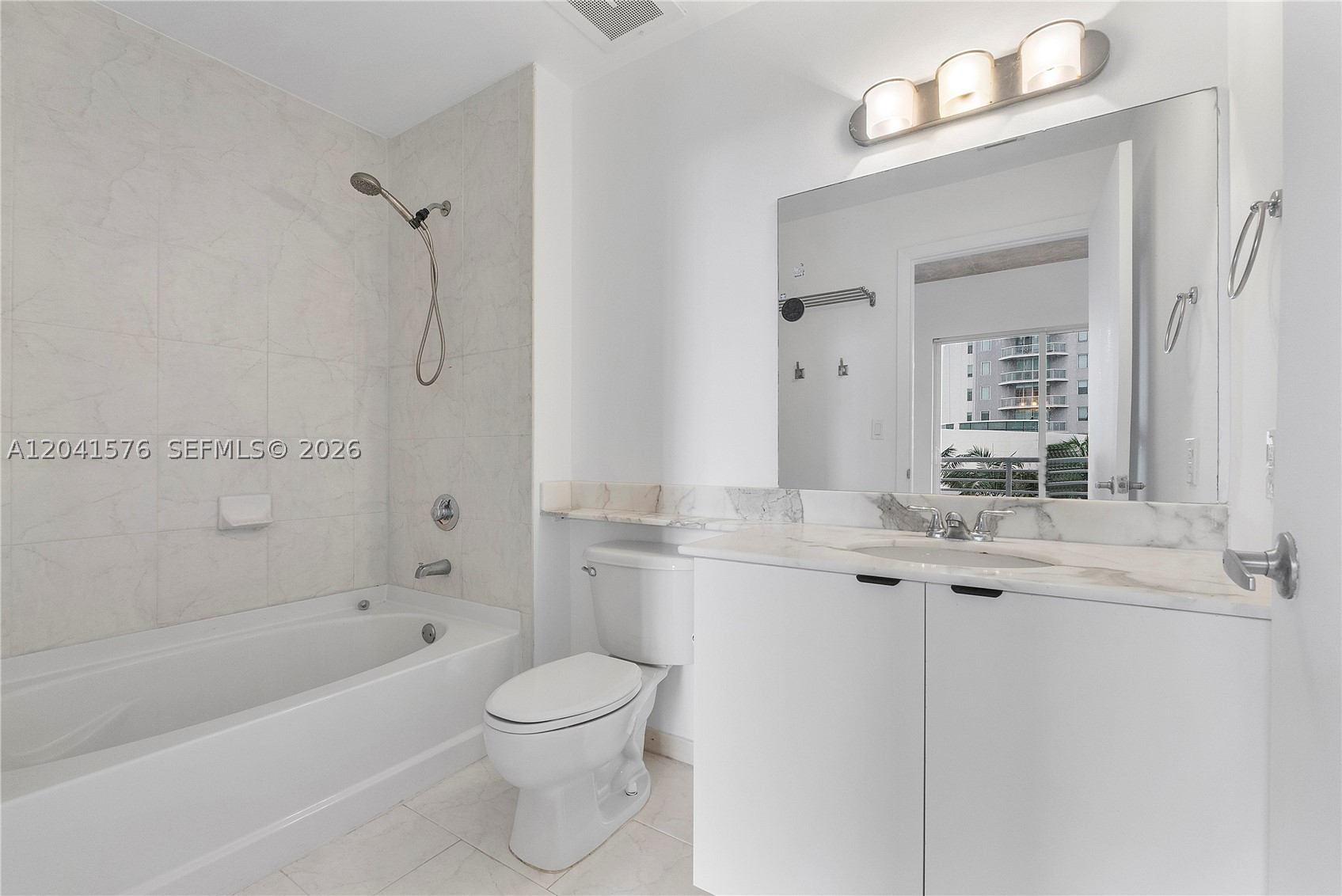 234 NE 3rd St #1404, Miami FL 33132