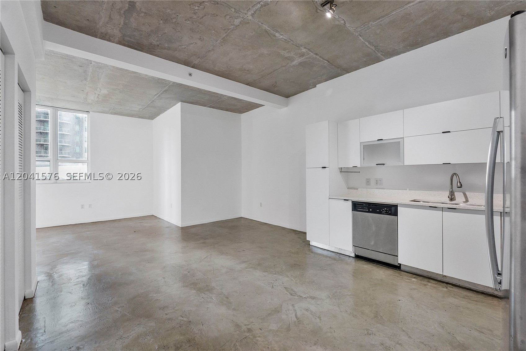 234 NE 3rd St #1404, Miami FL 33132