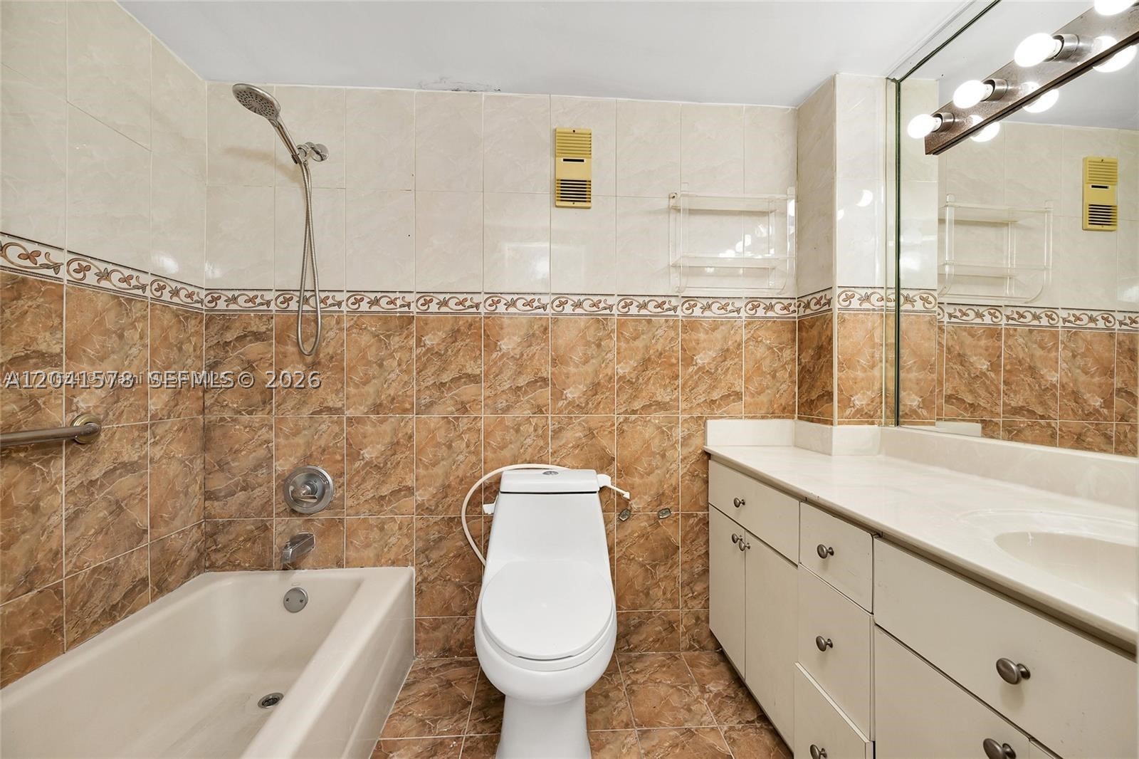 5050 NW 7th St #202, Miami FL 33126