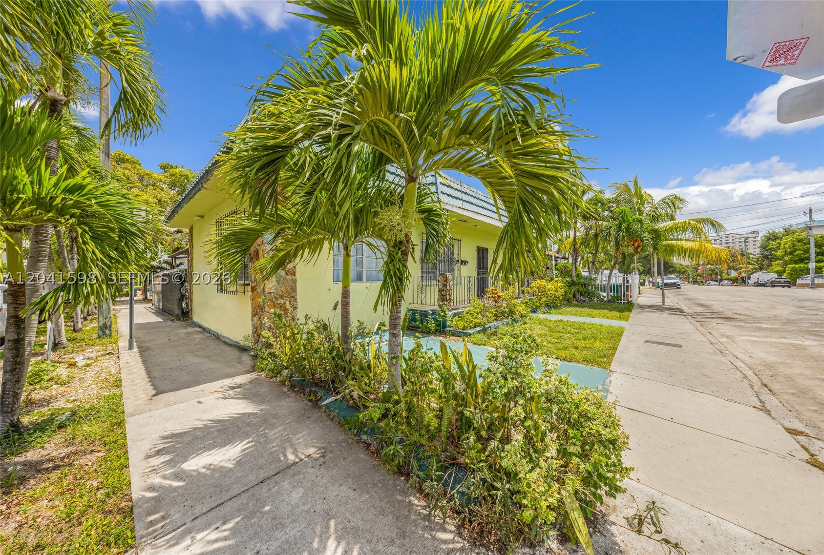 1477 NW 2nd St, Miami FL 33125