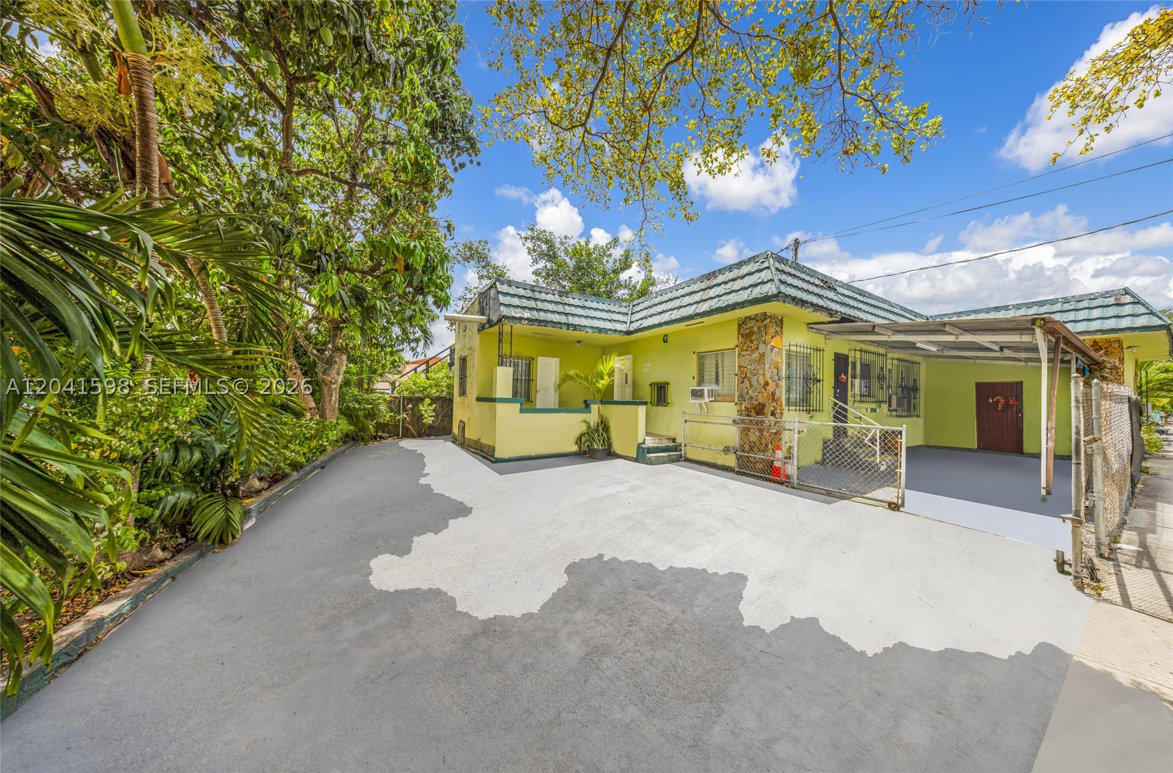 1477 NW 2nd St, Miami FL 33125