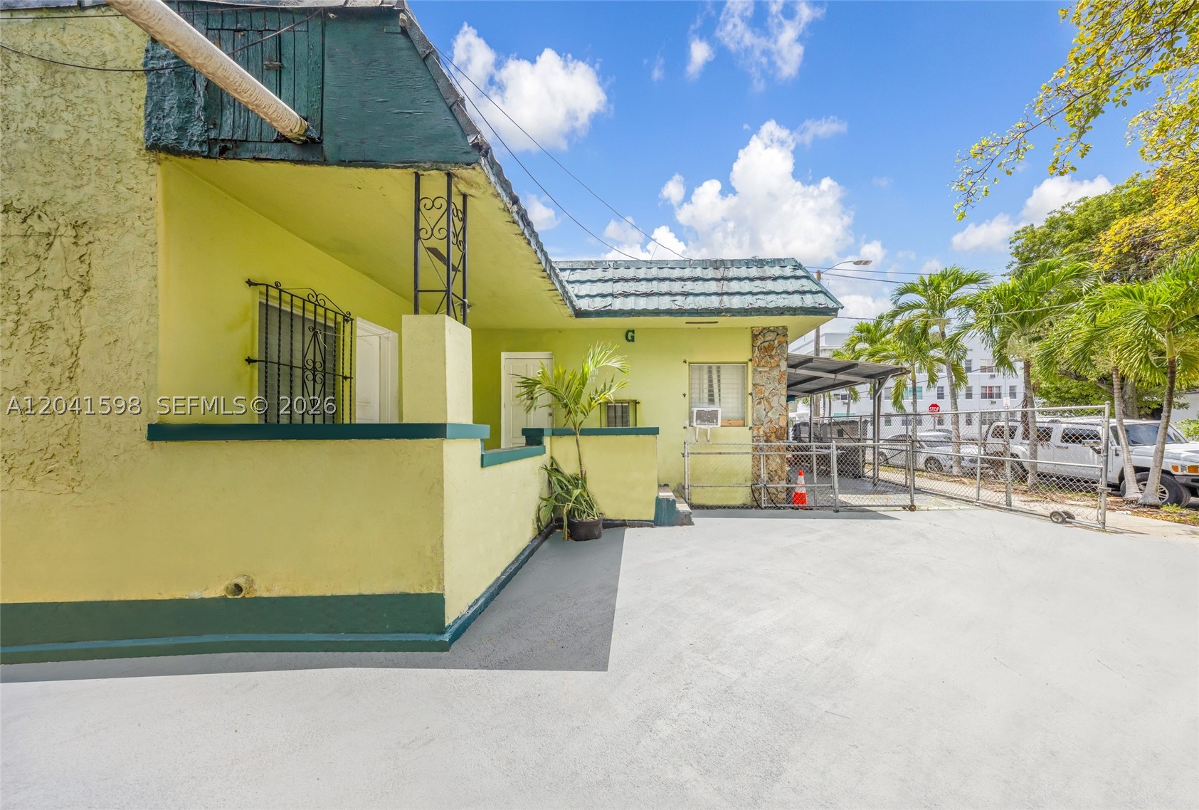 1477 NW 2nd St, Miami FL 33125