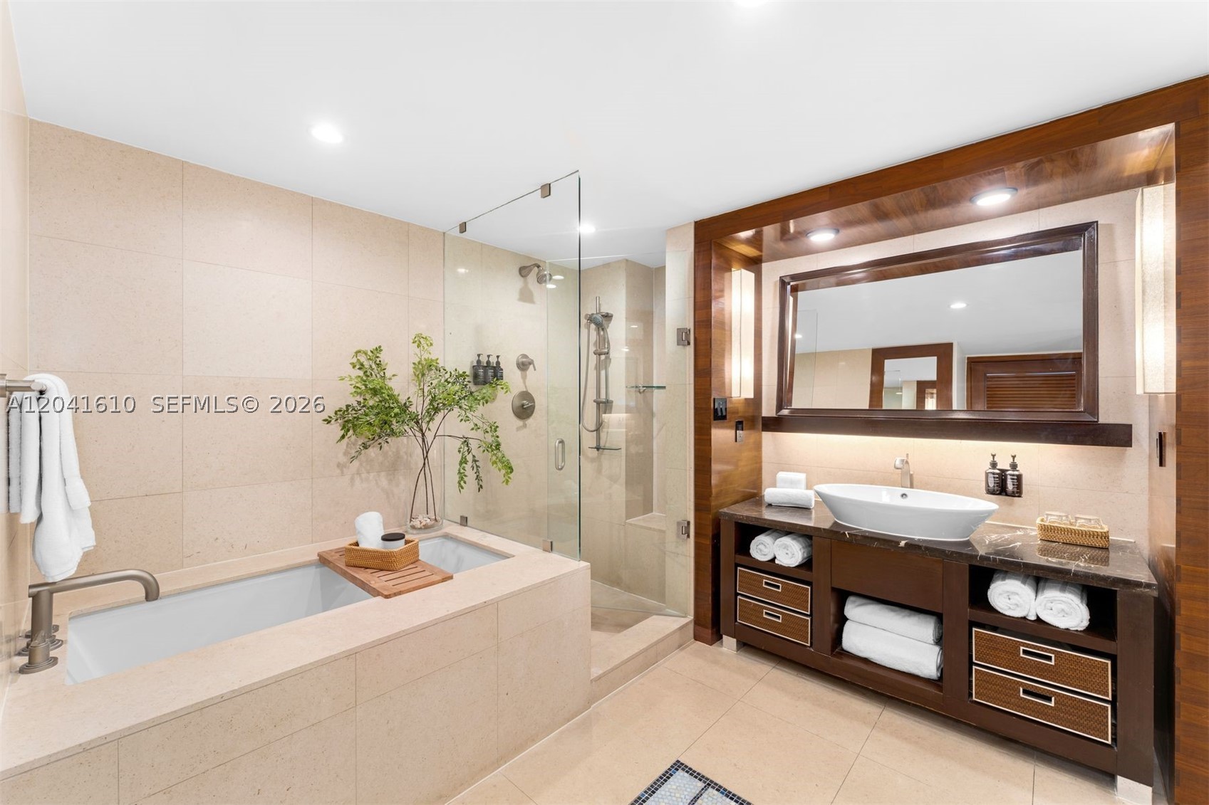 6801 Collins Ave #DOOR 606, Miami Beach FL 33141