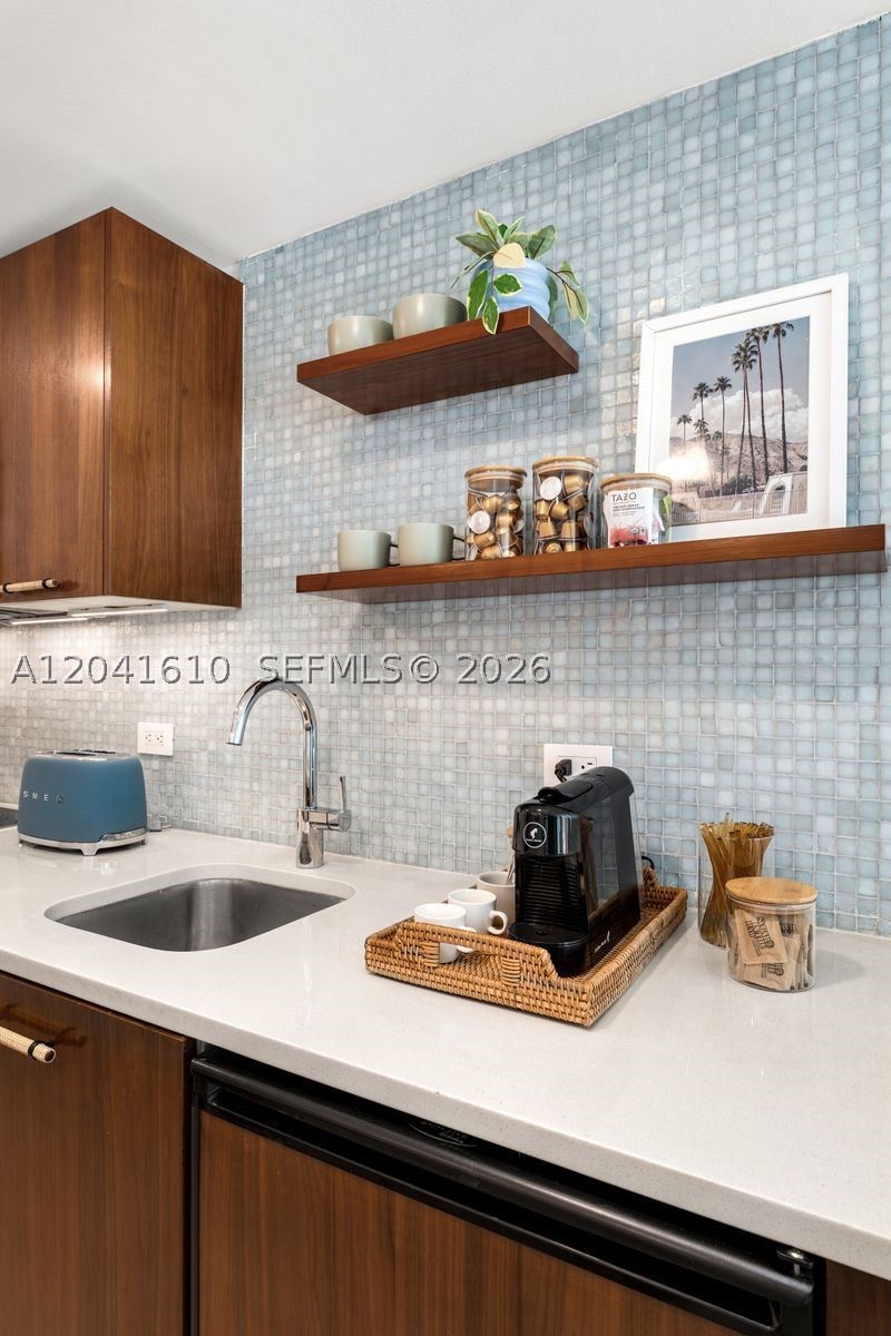6801 Collins Ave #DOOR 606, Miami Beach FL 33141