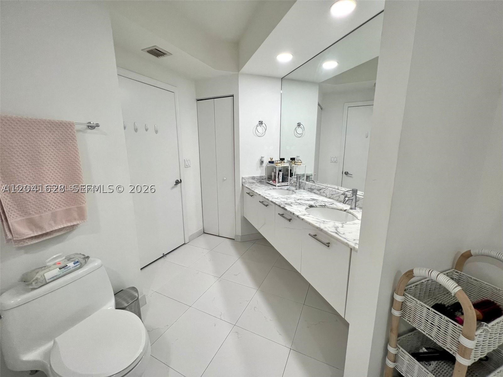 500 Brickell Ave #1410, Miami FL 33131
