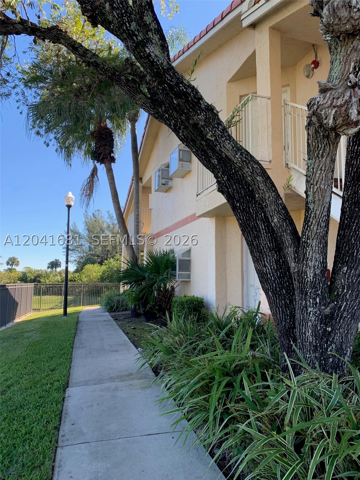 3330 Pinewalk Dr N #1621, Margate FL 33063