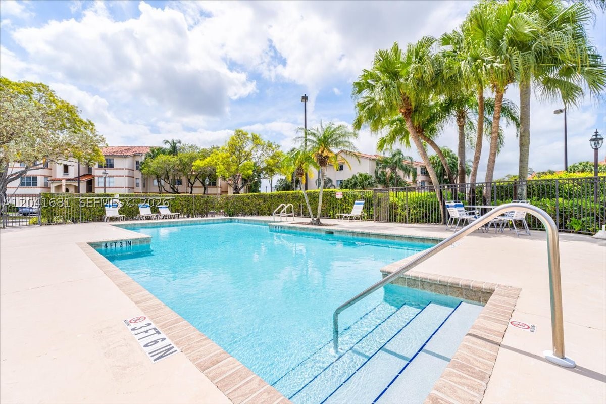 3330 Pinewalk Dr N #1621, Margate FL 33063