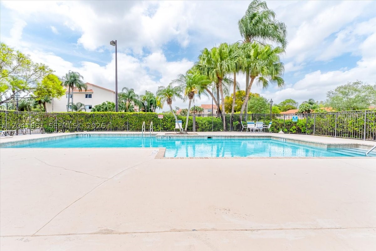 3330 Pinewalk Dr N #1621, Margate FL 33063