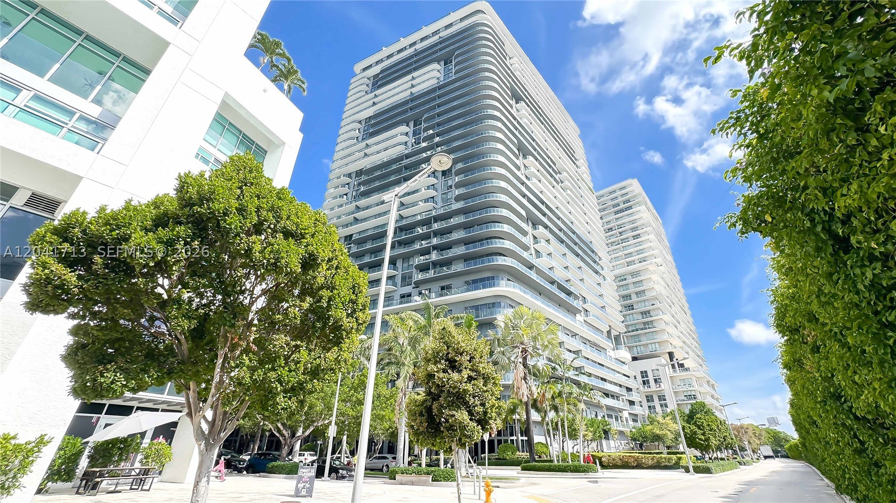121 NE 34th St #814, Miami FL 33137