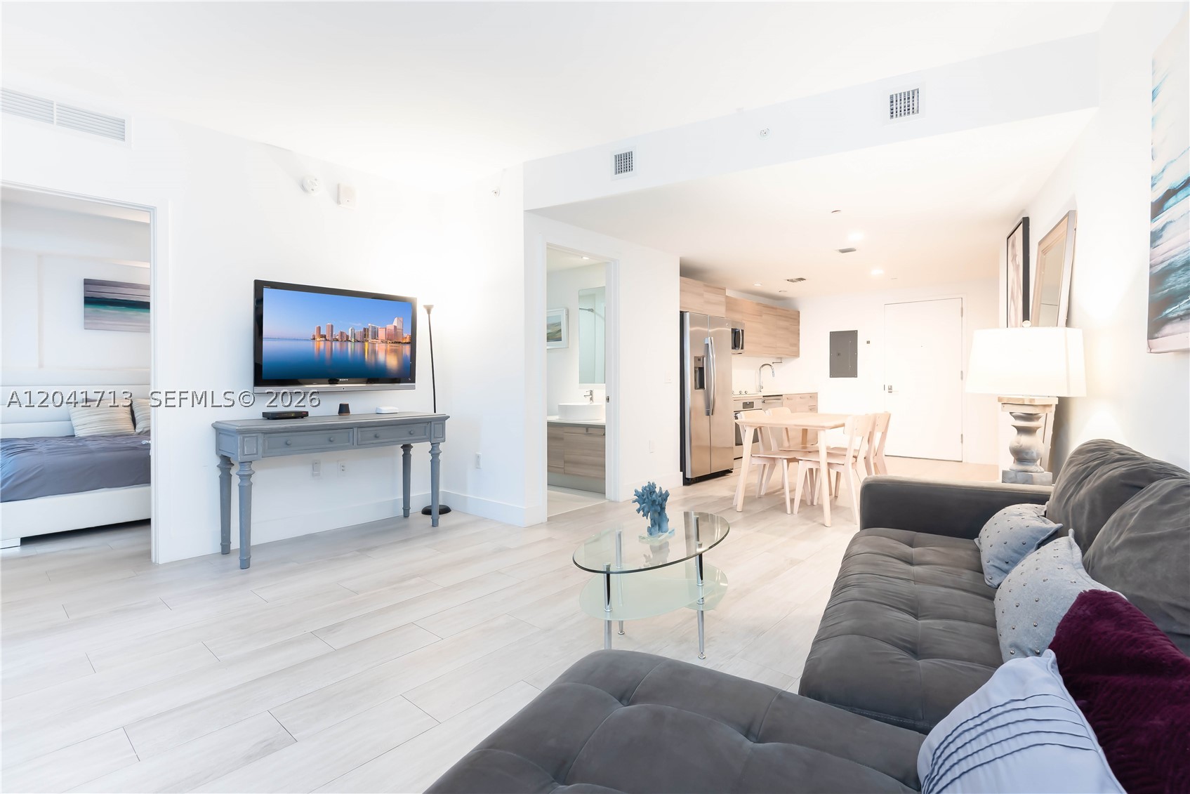 121 NE 34th St #814, Miami FL 33137