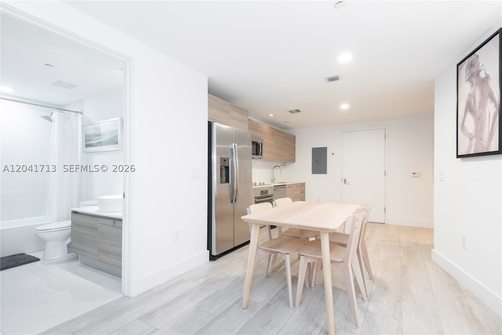 121 NE 34th St #814, Miami FL 33137