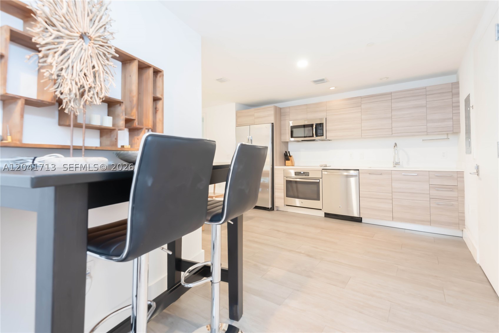 121 NE 34th St #814, Miami FL 33137