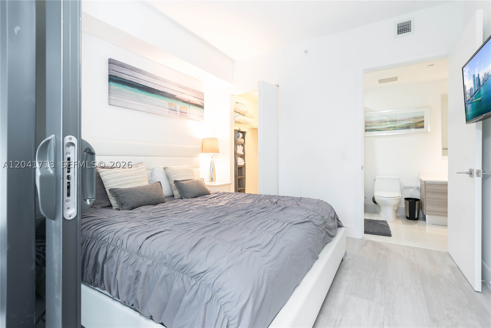 121 NE 34th St #814, Miami FL 33137