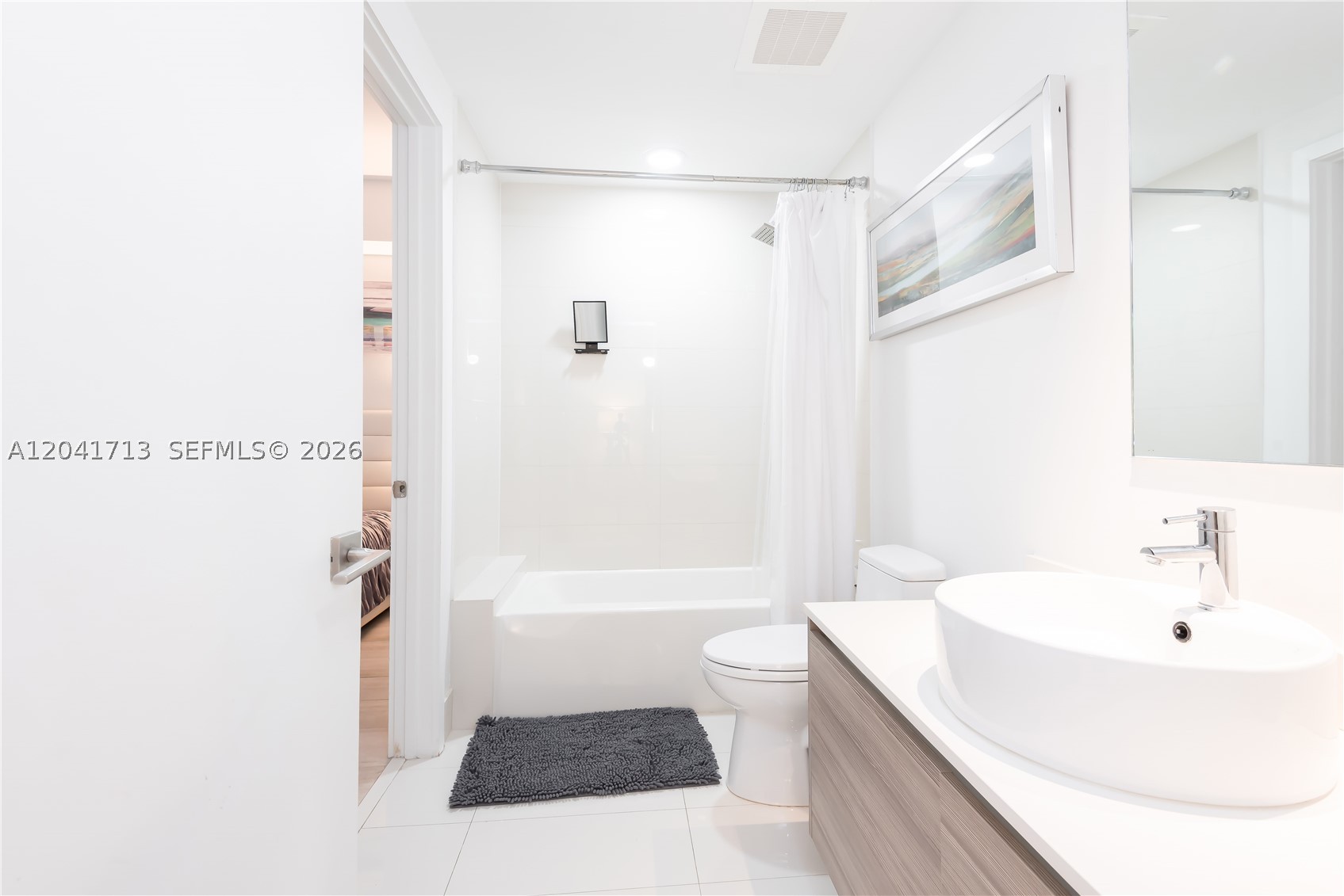 121 NE 34th St #814, Miami FL 33137
