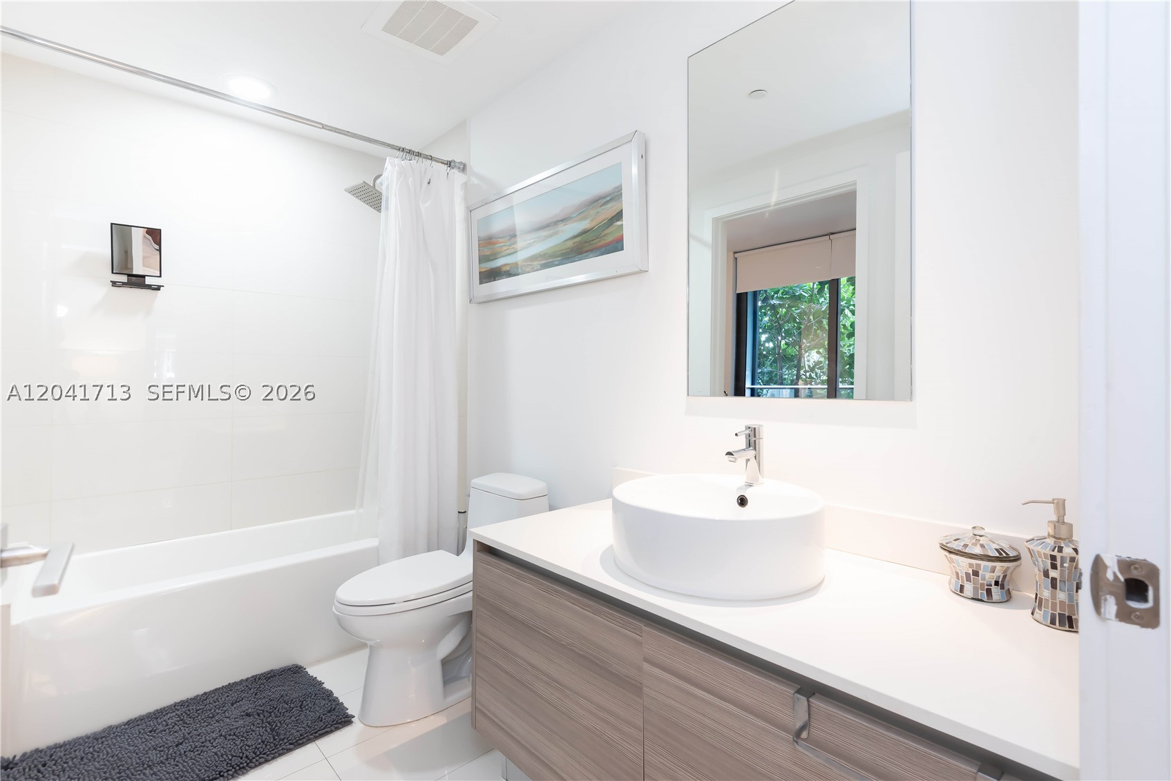 121 NE 34th St #814, Miami FL 33137