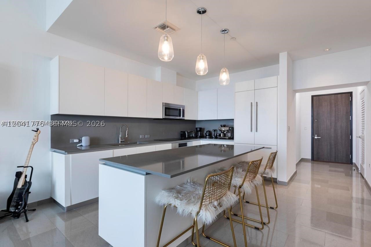 88 SW 7th St #4106, Miami FL 33130