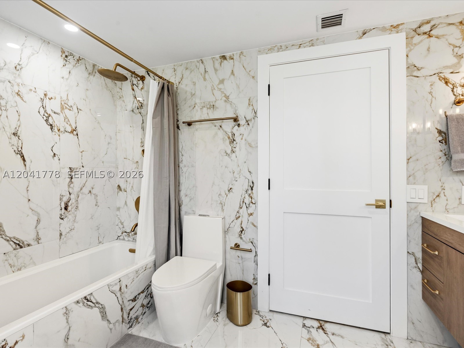 701 Brickell Key Blvd #1903, Miami FL 33131