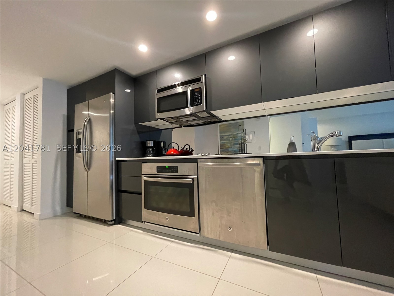 31 SE 6th St #2503, Miami FL 33131