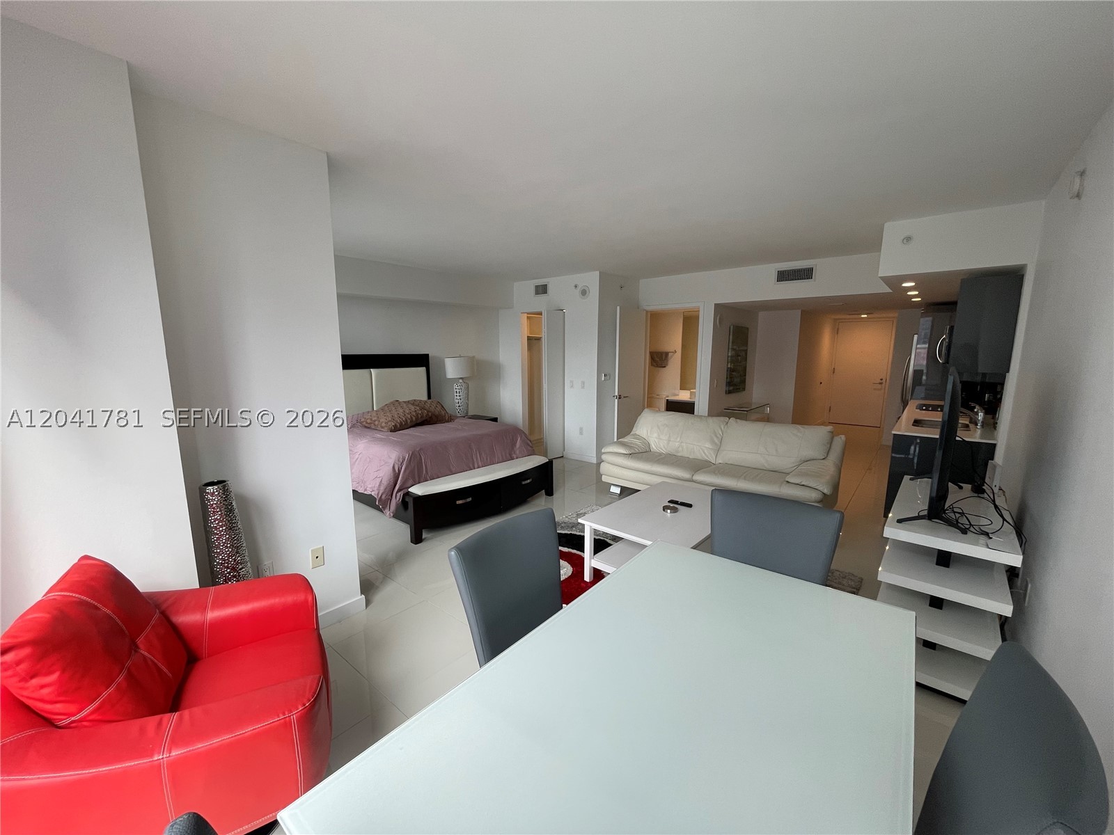 31 SE 6th St #2503, Miami FL 33131