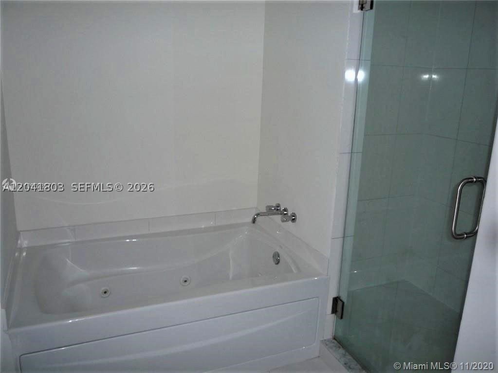 500 Brickell Ave #2604, Miami FL 33131