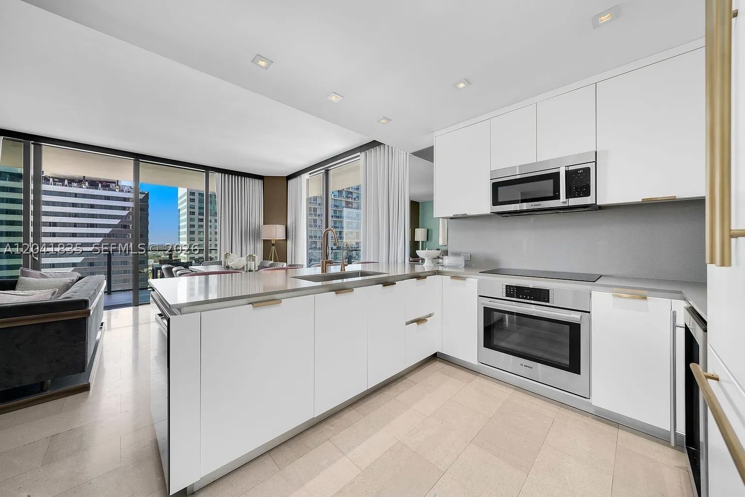 88 SW 7th St #1212, Miami FL 33130