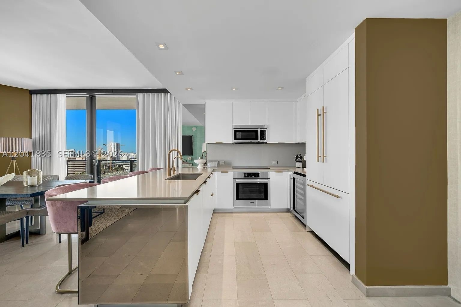 88 SW 7th St #1212, Miami FL 33130