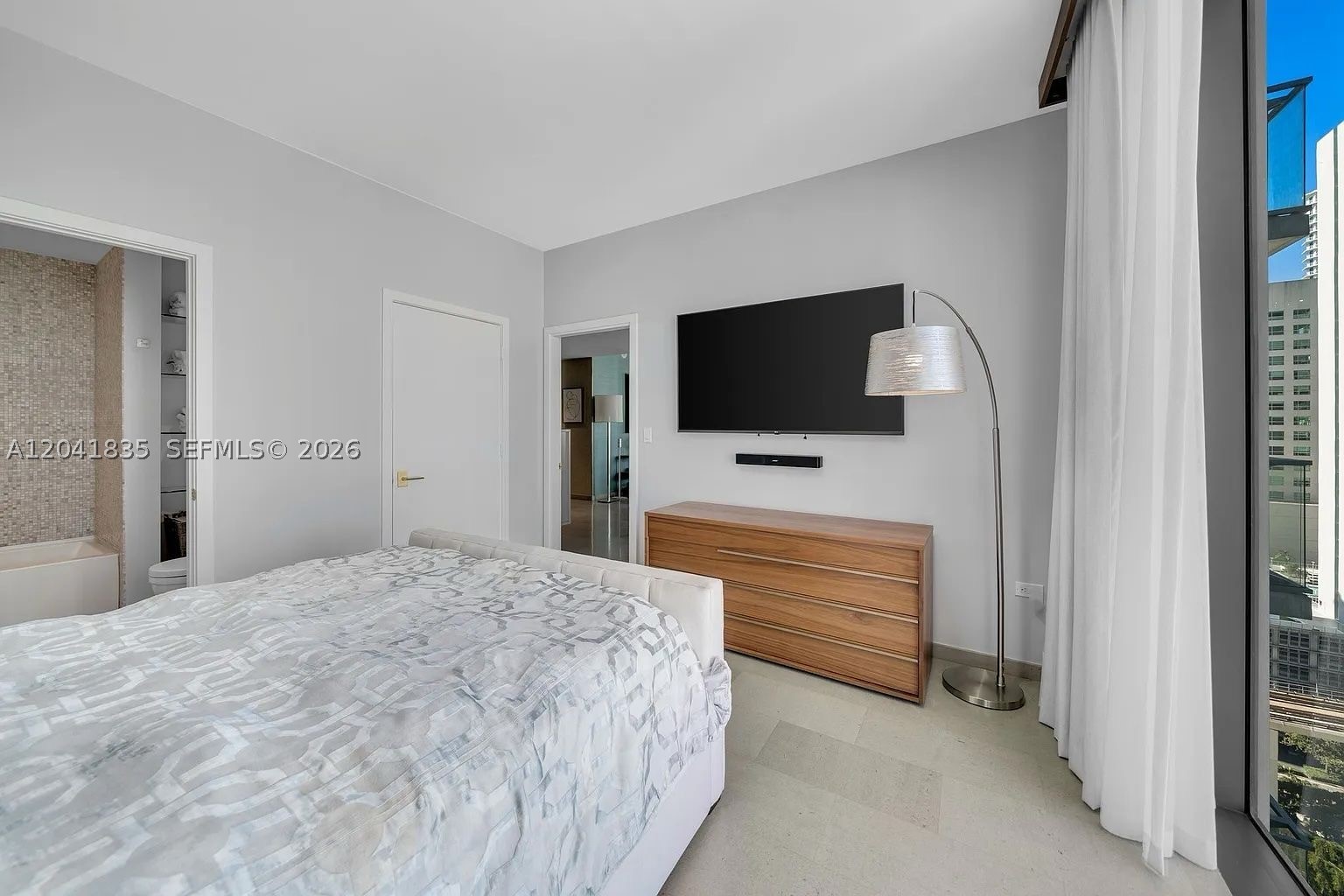 88 SW 7th St #1212, Miami FL 33130