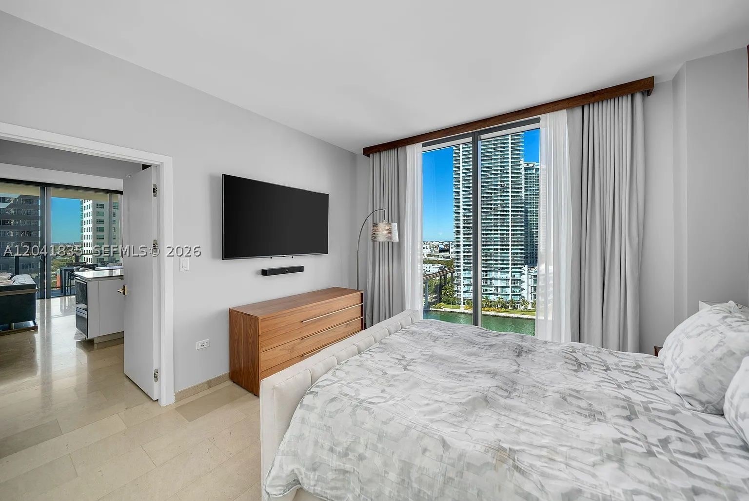 88 SW 7th St #1212, Miami FL 33130