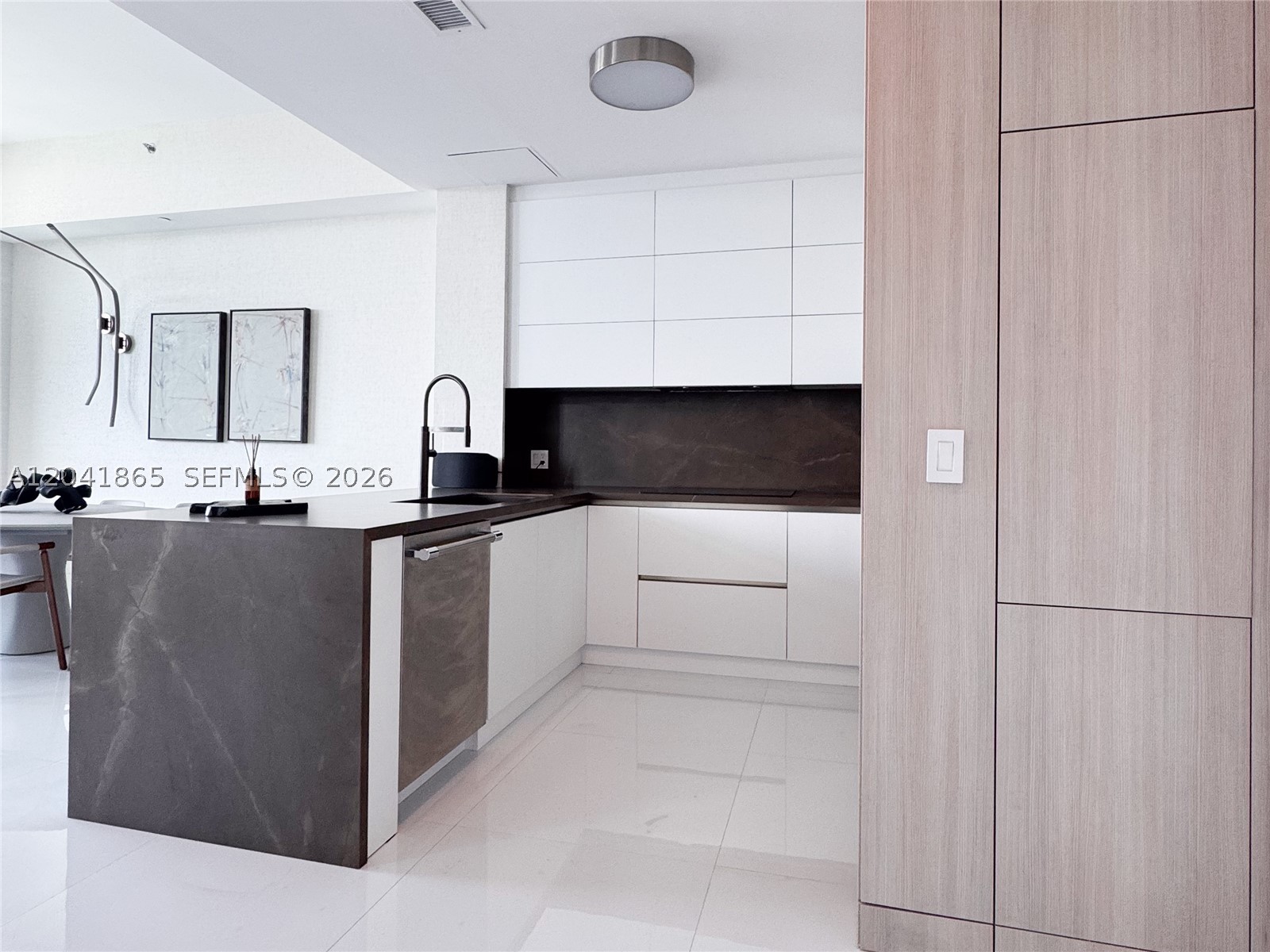 950 Brickell Bay Dr #5608, Miami FL 33131