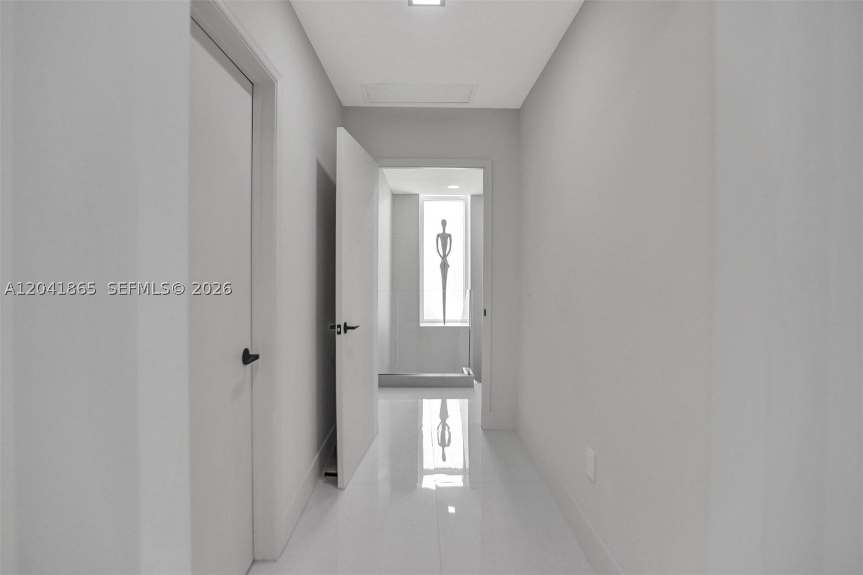 950 Brickell Bay Dr #5608, Miami FL 33131