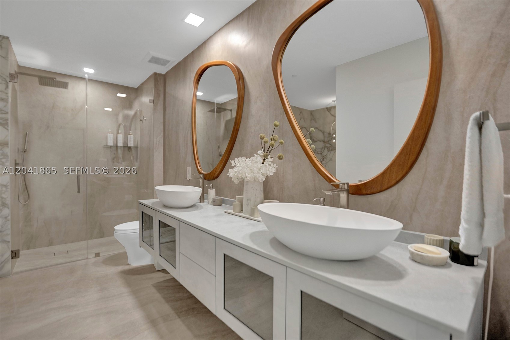 950 Brickell Bay Dr #5608, Miami FL 33131