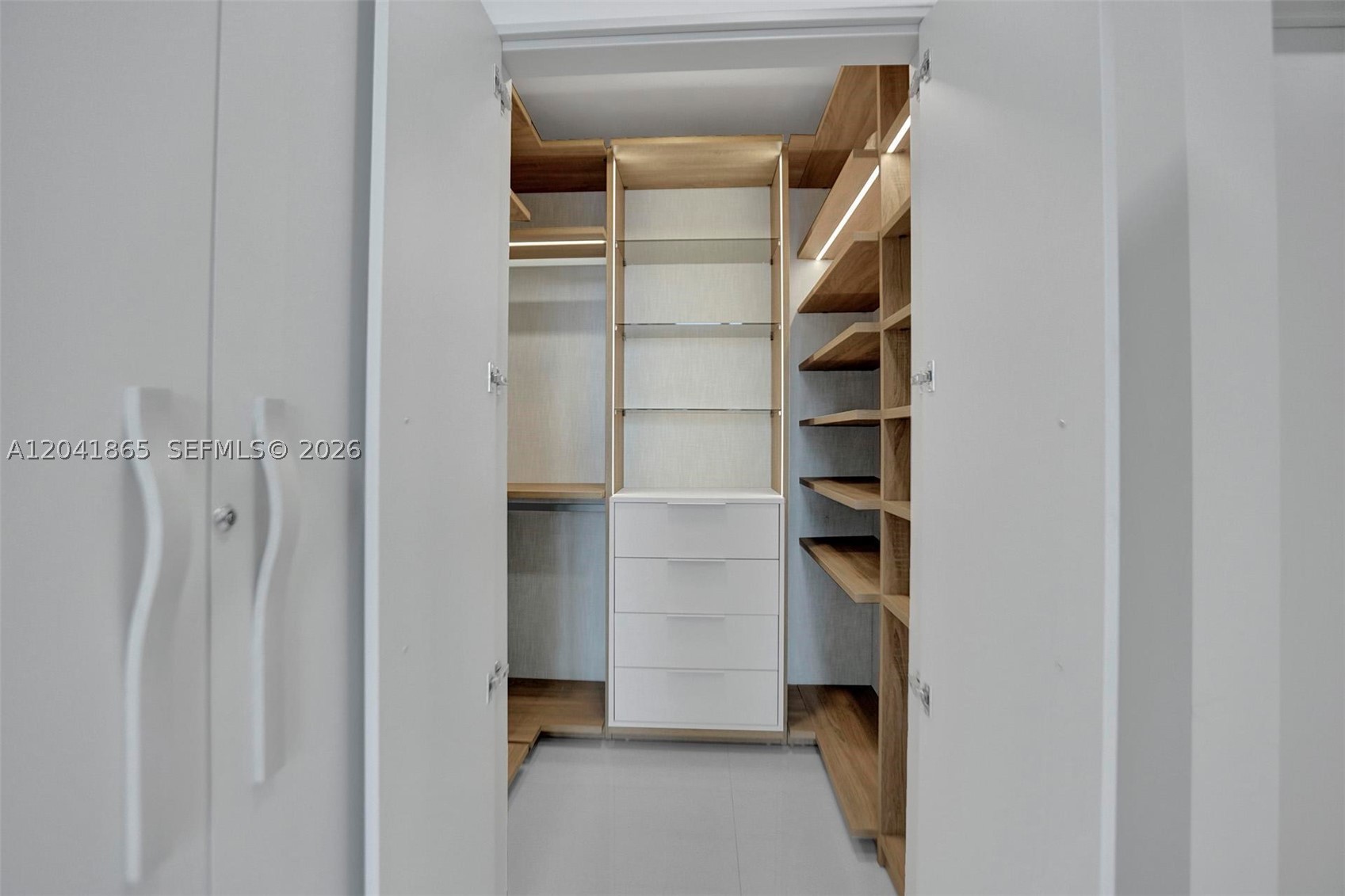 950 Brickell Bay Dr #5608, Miami FL 33131