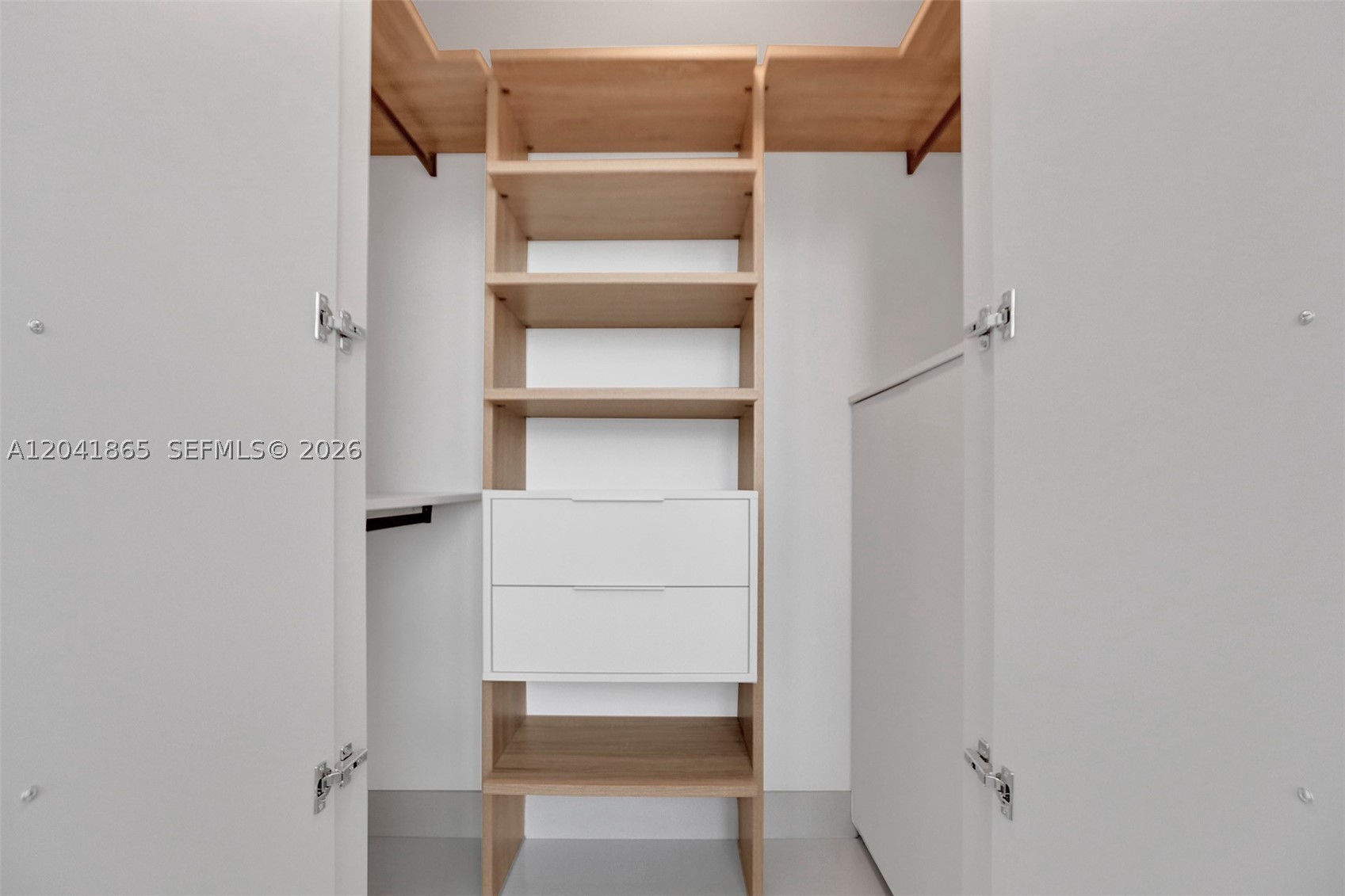 950 Brickell Bay Dr #5608, Miami FL 33131
