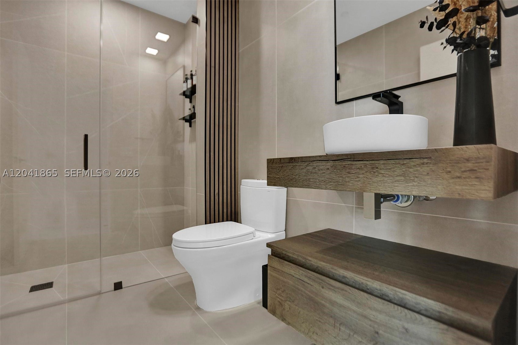950 Brickell Bay Dr #5608, Miami FL 33131