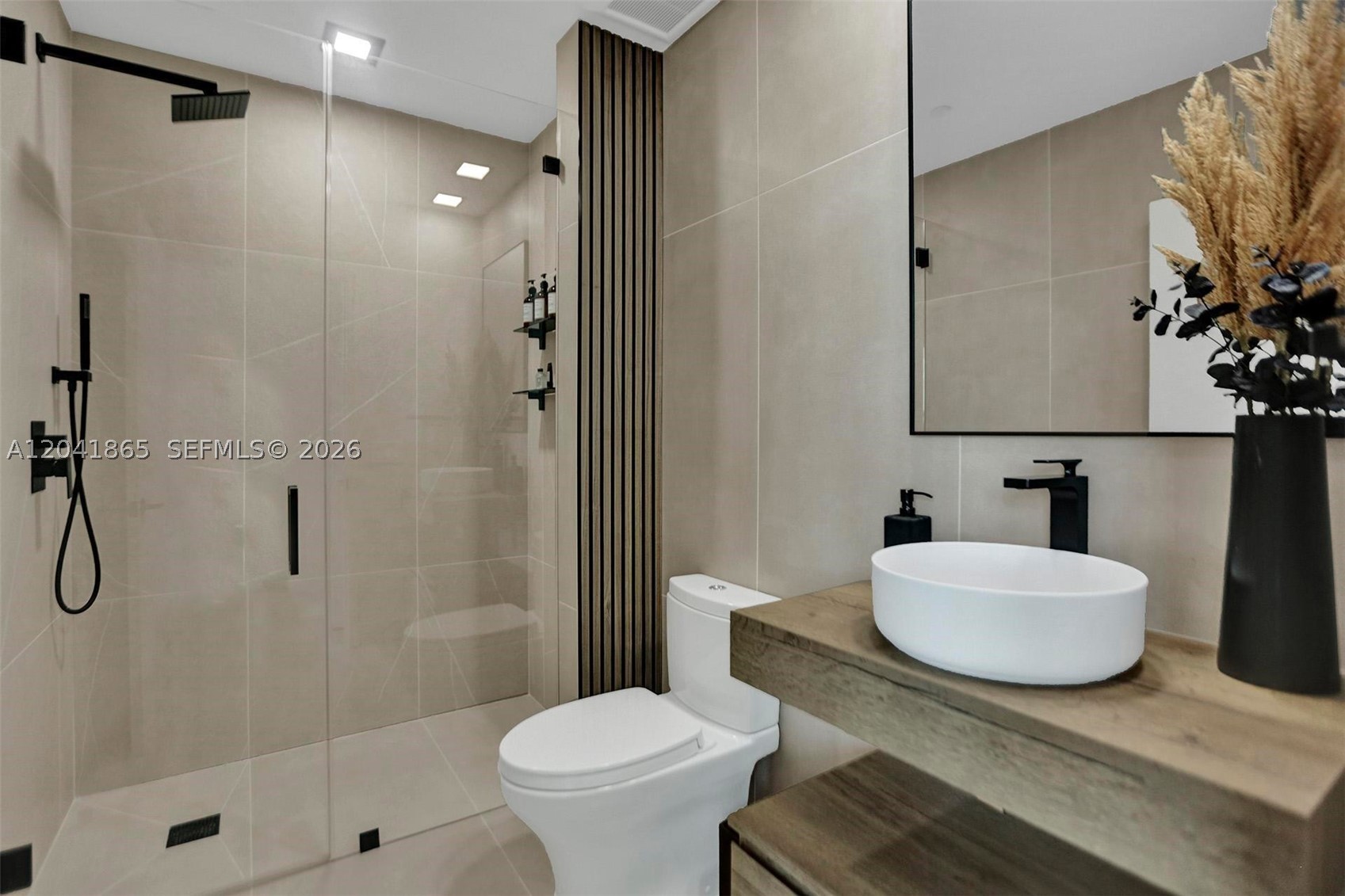 950 Brickell Bay Dr #5608, Miami FL 33131