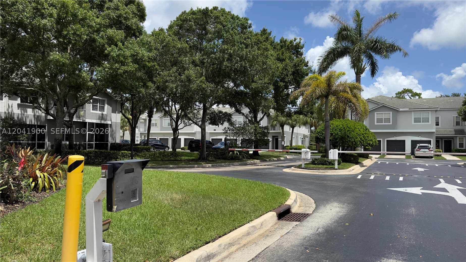 3042 Grandiflora Dr, Green Acres FL 33467